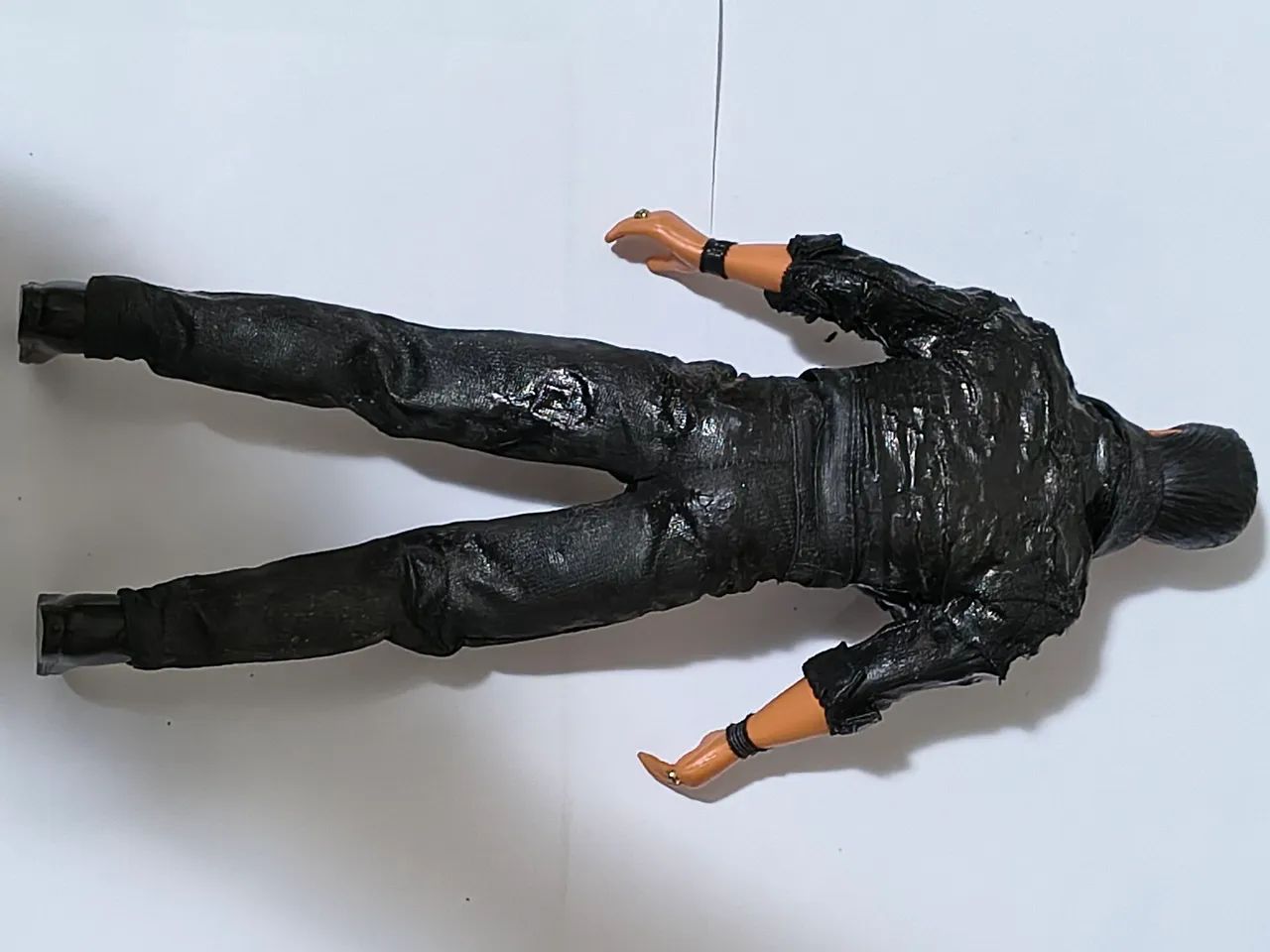 Boneco do Elvis Presley antigo 1993 - roupa de couro +brinde - raro! Leia a descrição  - Foto 4