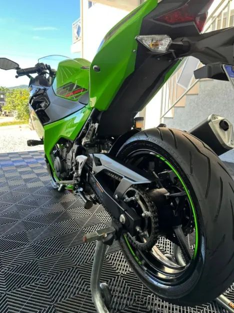 Kawasaki Ninja 400 KRT - Foto 3