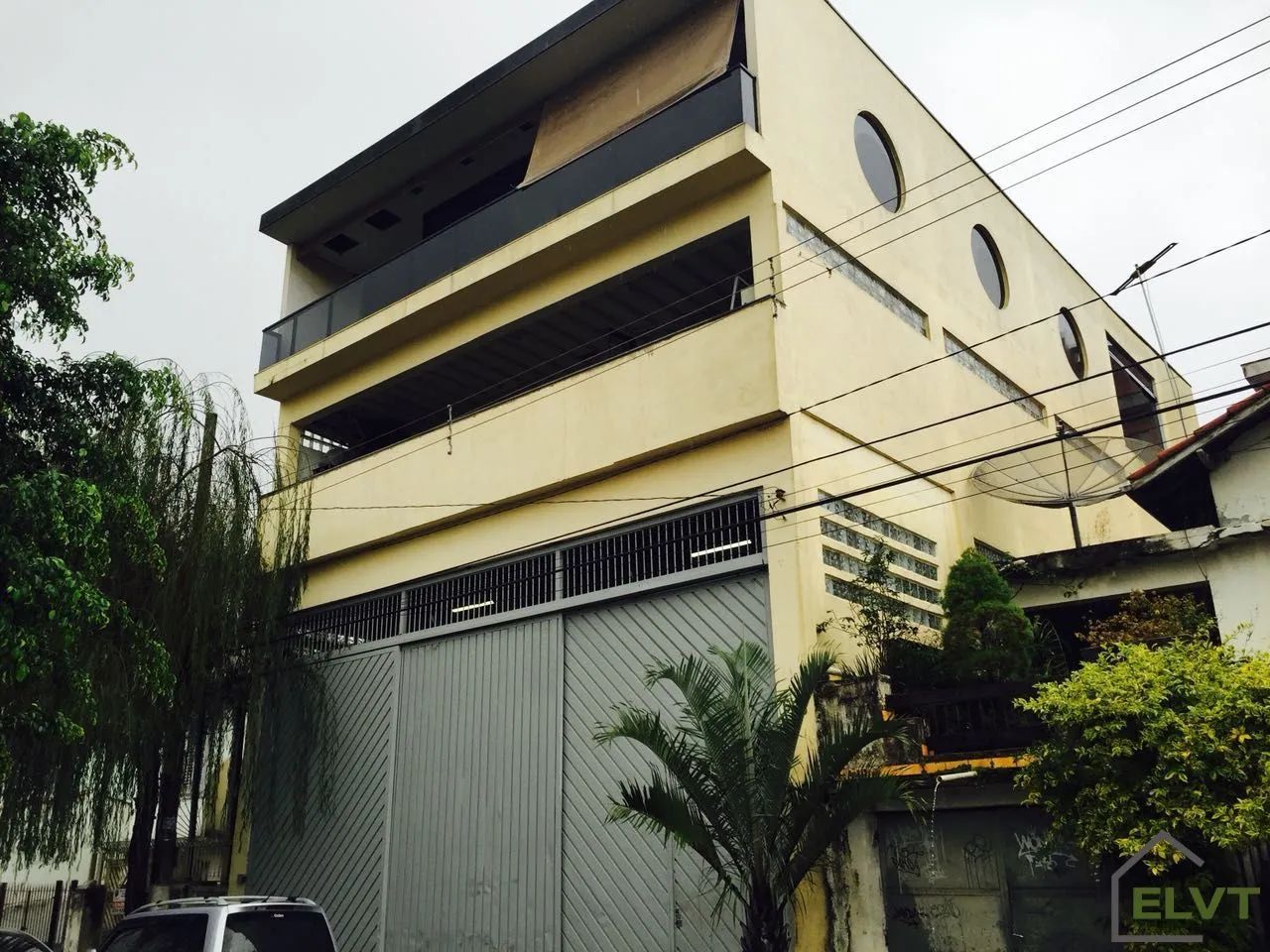 Prédio Comercial na Vila Amália | 750m², 4 Andares e Entrada para Caminhão.