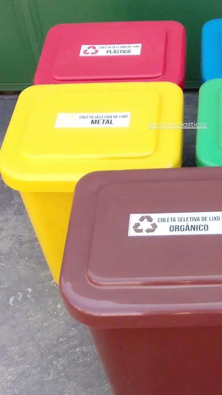 Lixeira de plástico 