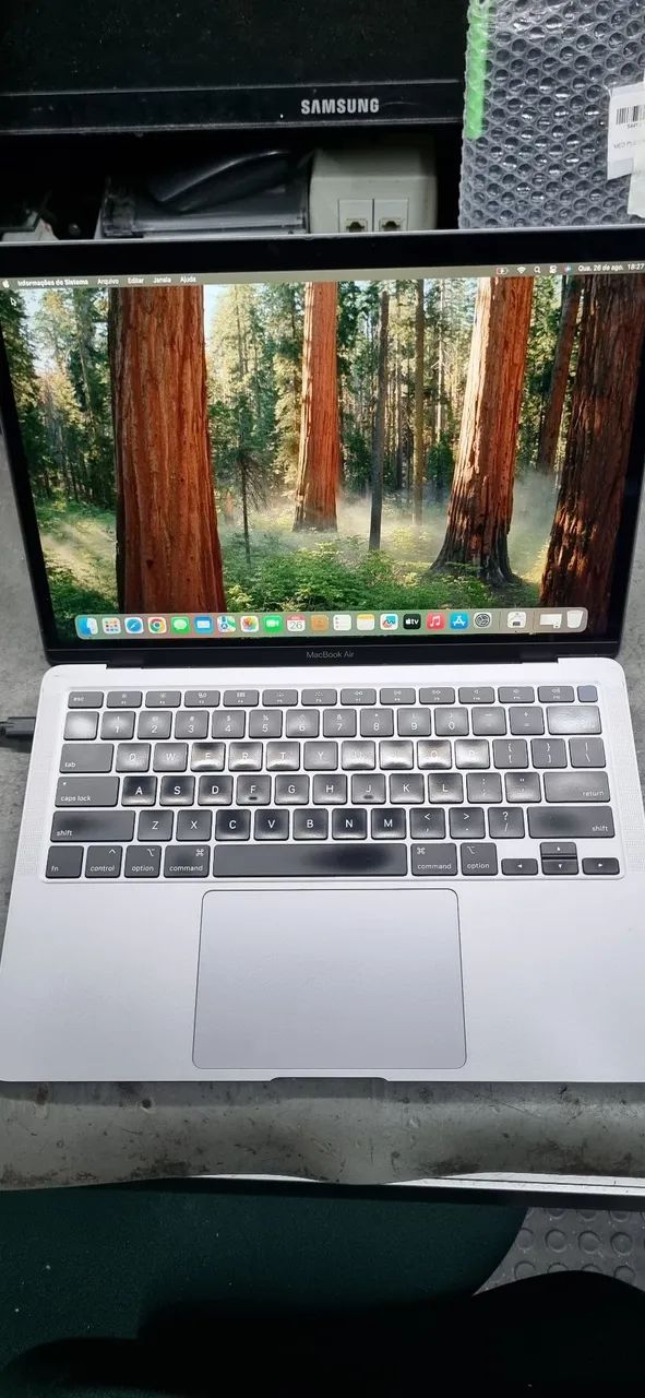 Macbook Air A2179 I3 8GB  - Foto 2