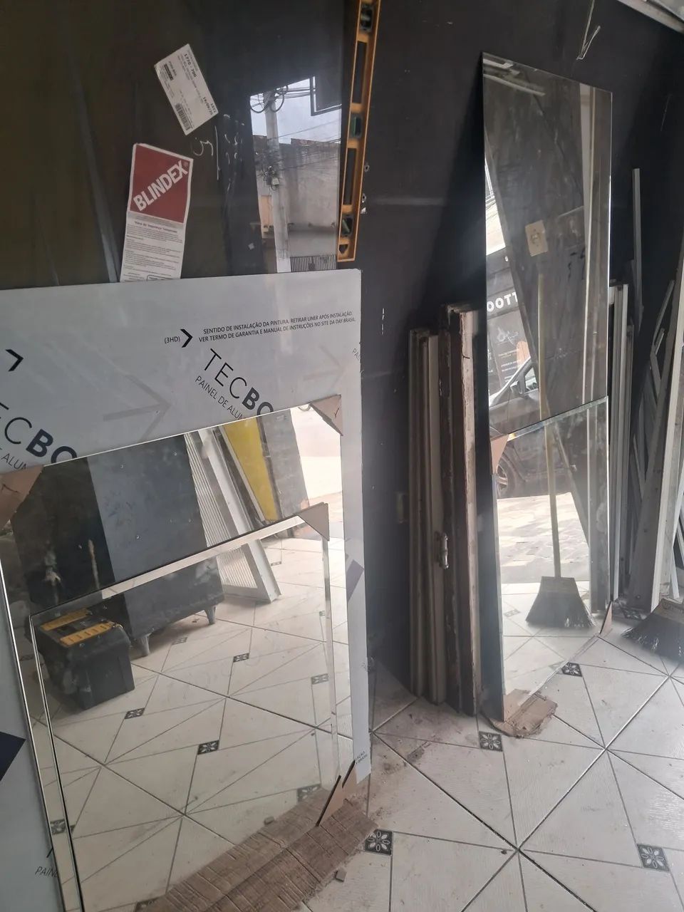 Espelhos para decoração.