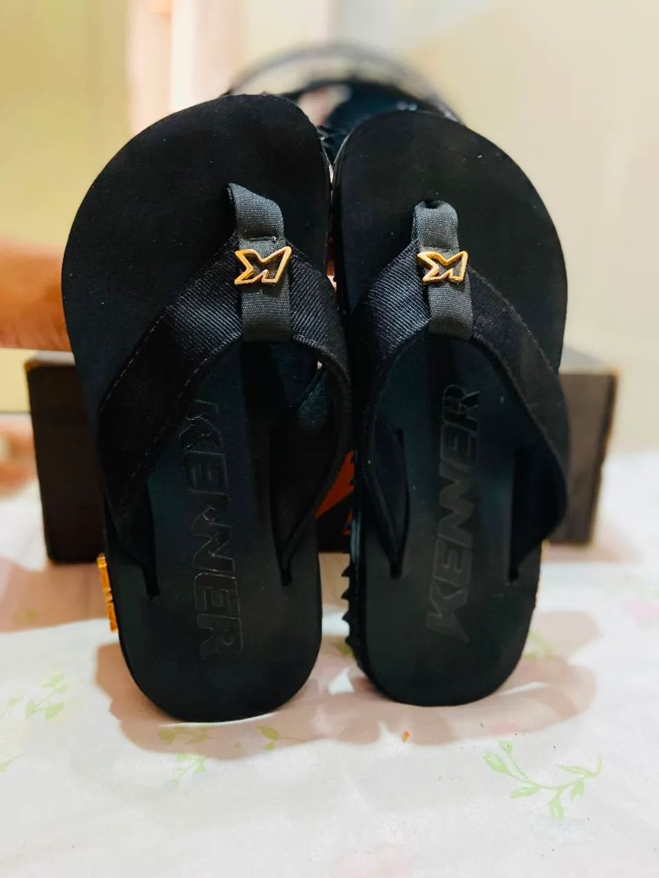 Vende-se chinelo