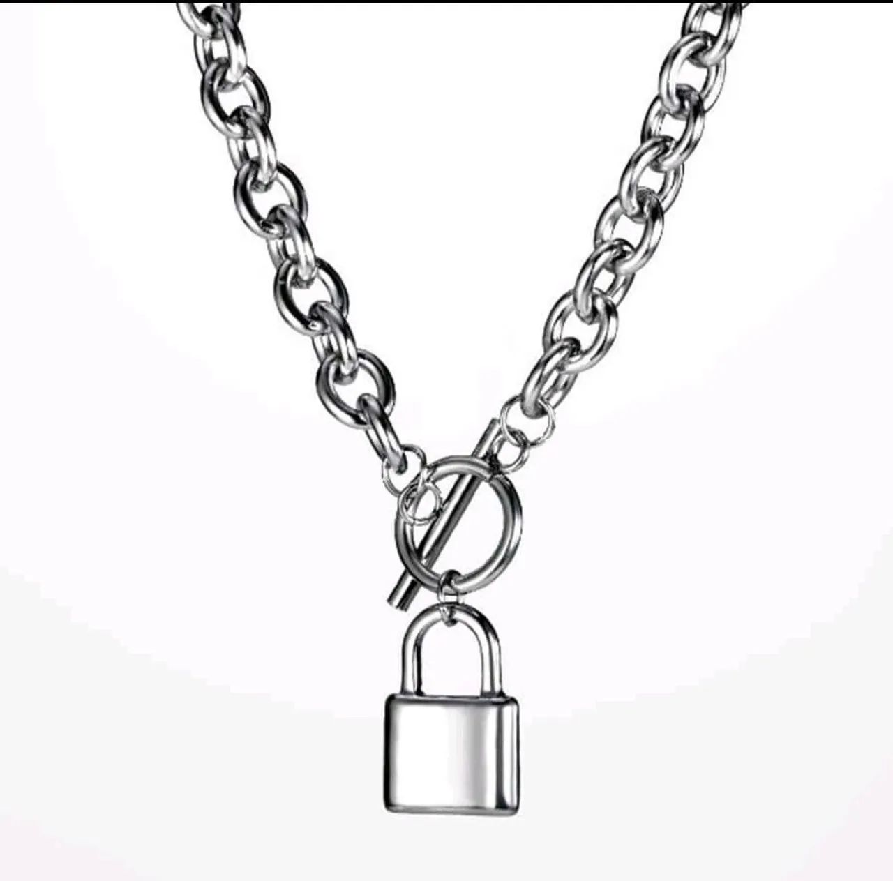 Colar de aço cadeado inspiração Tiffany