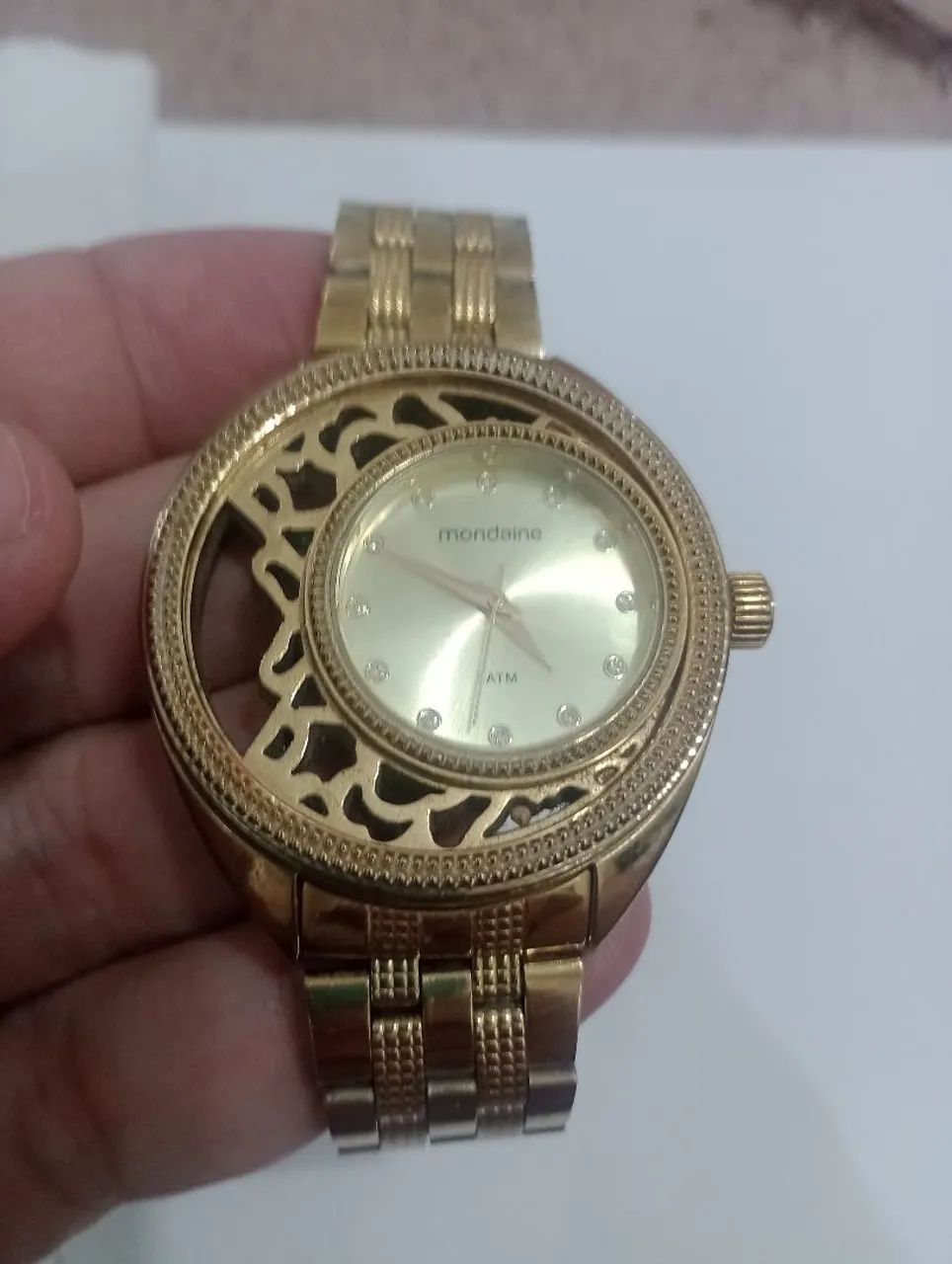 Relógio feminino dourado grande  - Foto 3