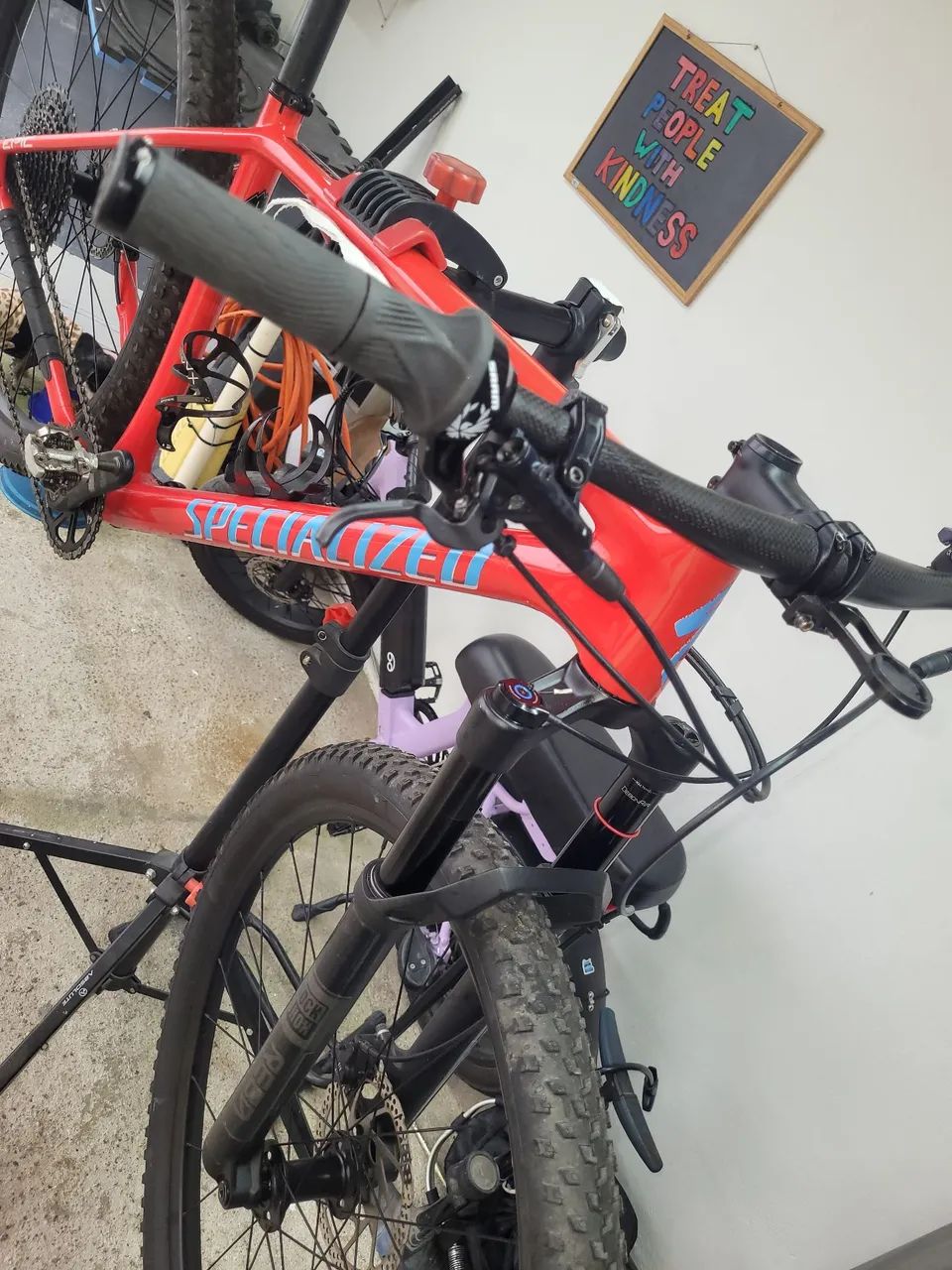 SPECIALIZED EPIC COMP CARBON 2025 - TAM. L - OPORTUNIDADE! 