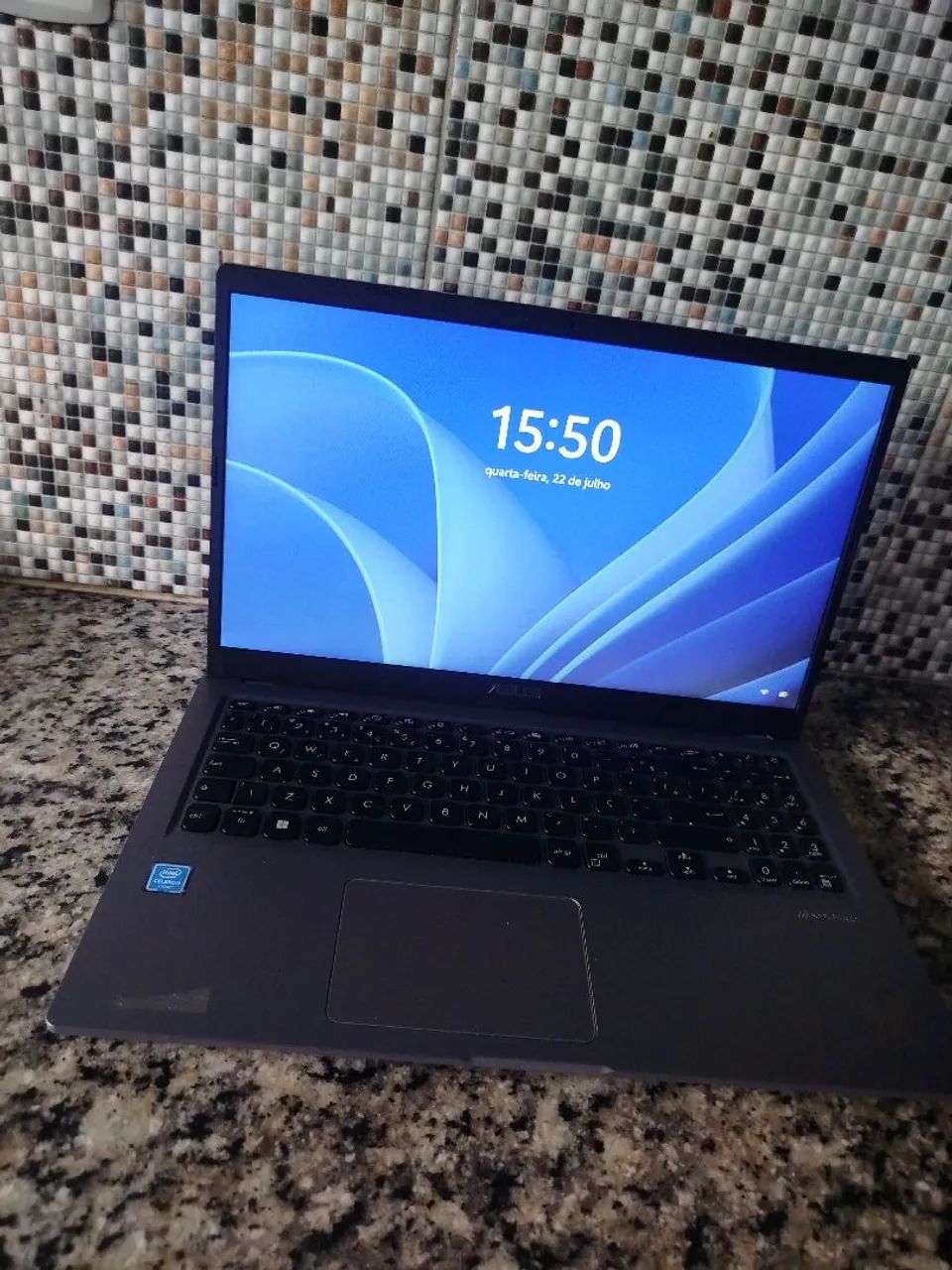 Vendo notebook zero pouco usado 
