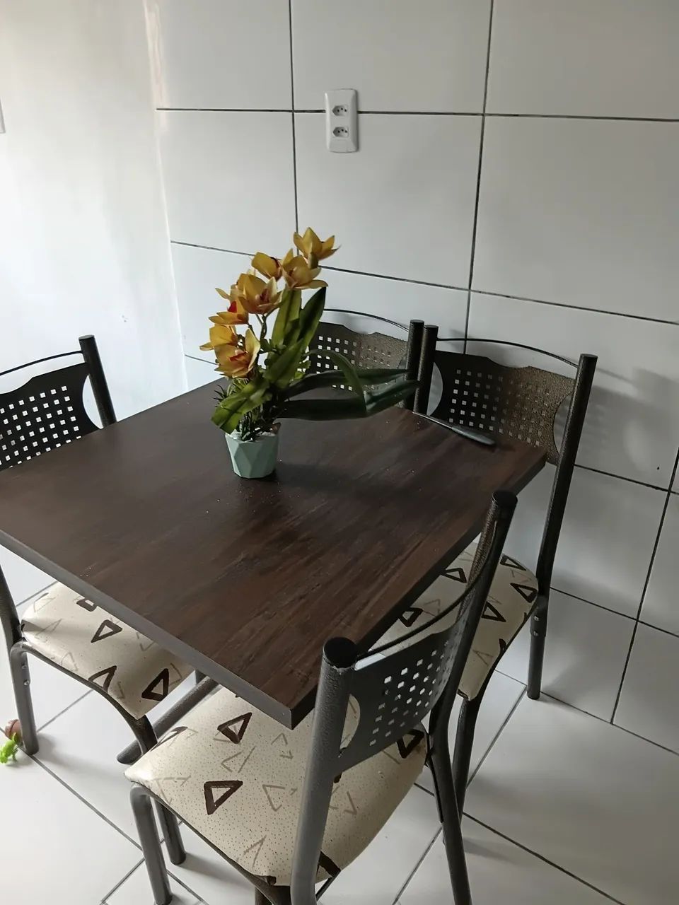 Mesa com 4 cadeiras  - Foto 3