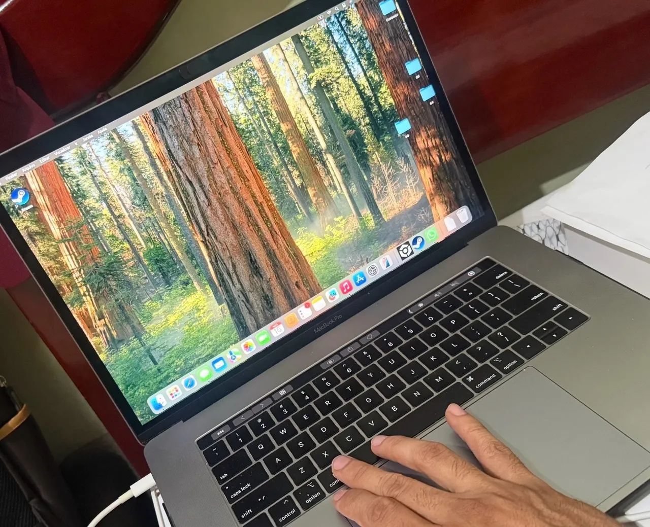 MacBook Pro i9 16gb