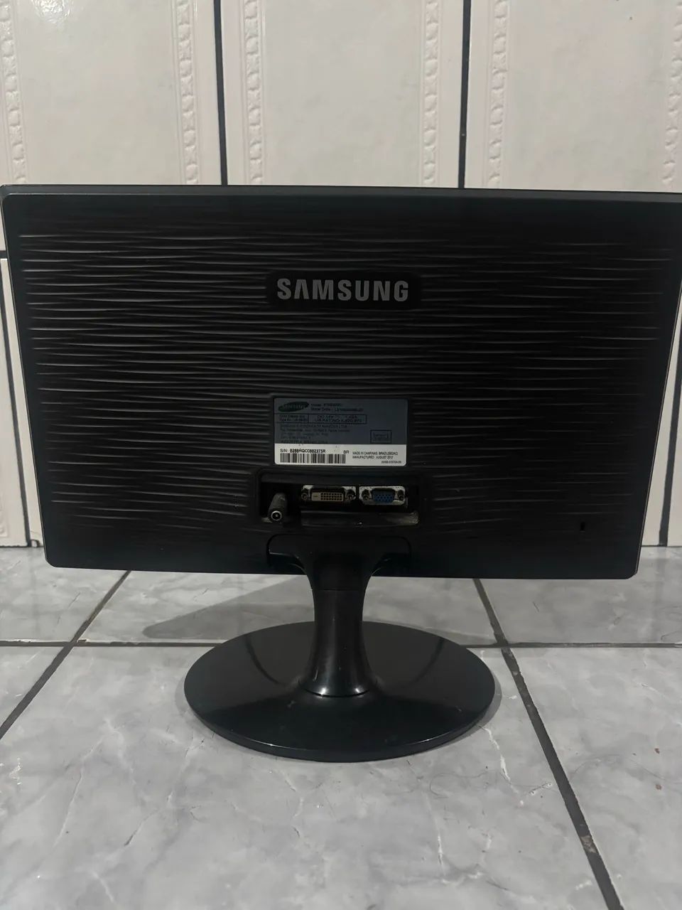 O Monitor Samsung Syncmaster S19B300 de 18,5 polegadas  - Foto 2