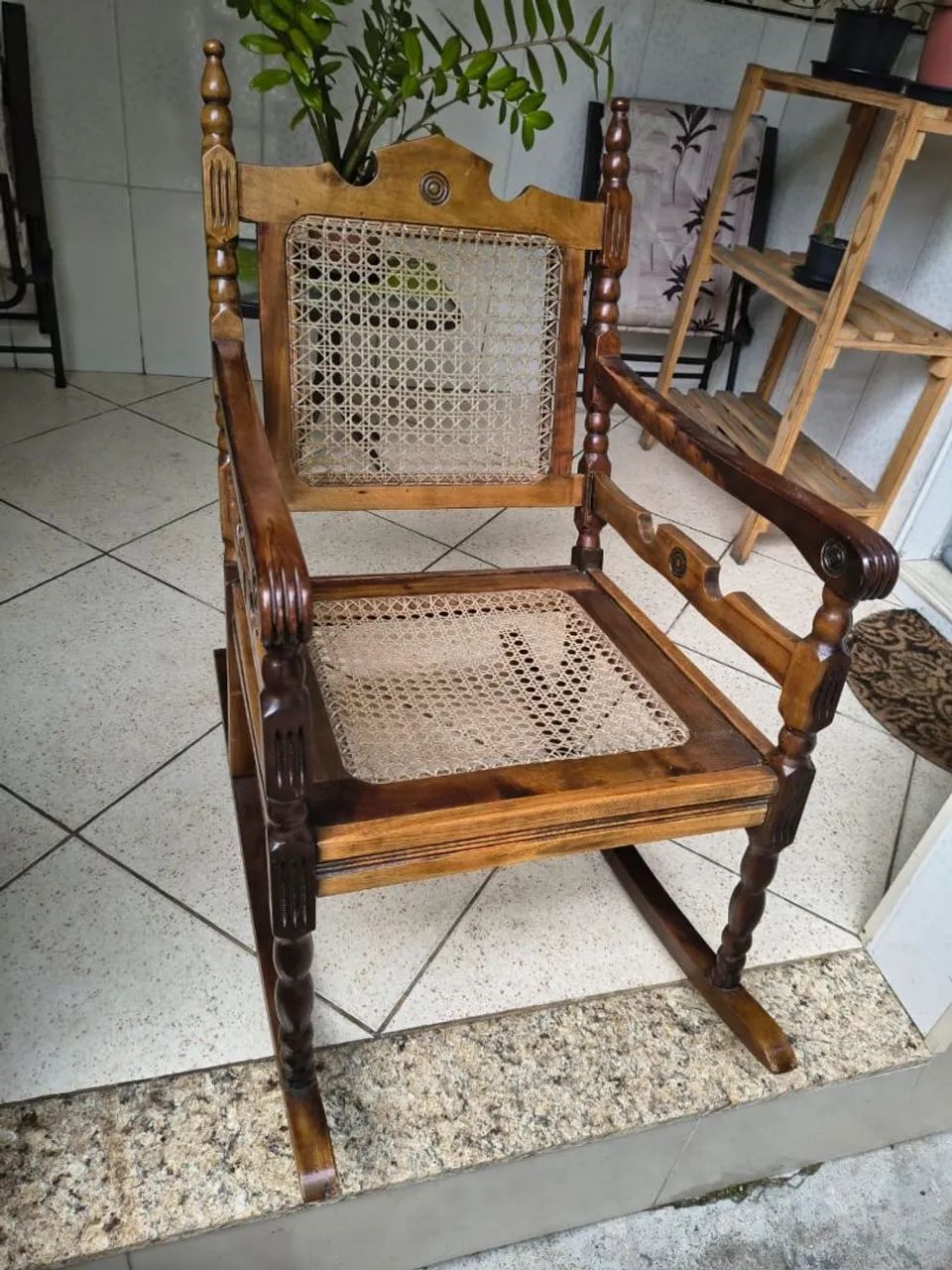 Cadeira de Balanço Madeira Maciça Retrô