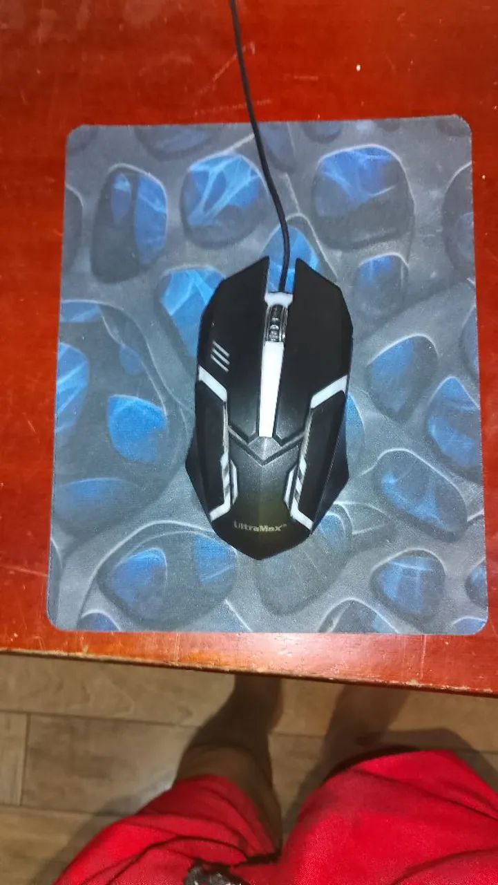 PS4 fat com mais três jogos e um teclado e mouse  - Foto 2