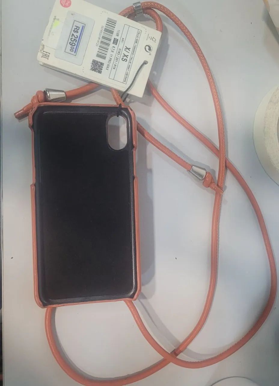 Capinha celular iPhone X / XS de couro da Zara  - Foto 2