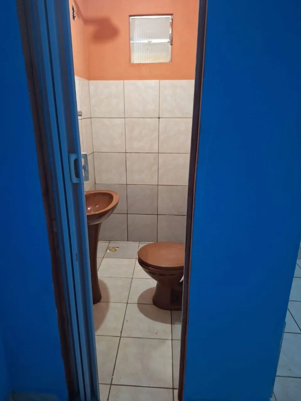 Aluga-se ambiente de 02 cômodos, sendo quarto com banheiro.  - Foto 5