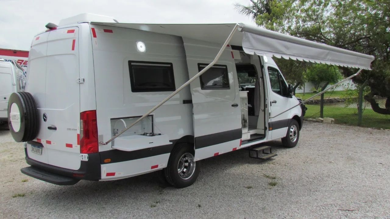 Motorhome em estado de zero completo