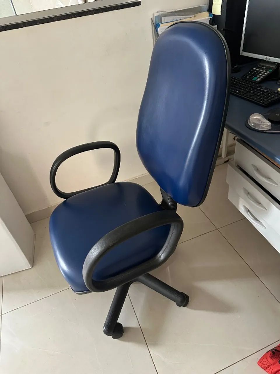 Cadeira giratória escritório  - Foto 4
