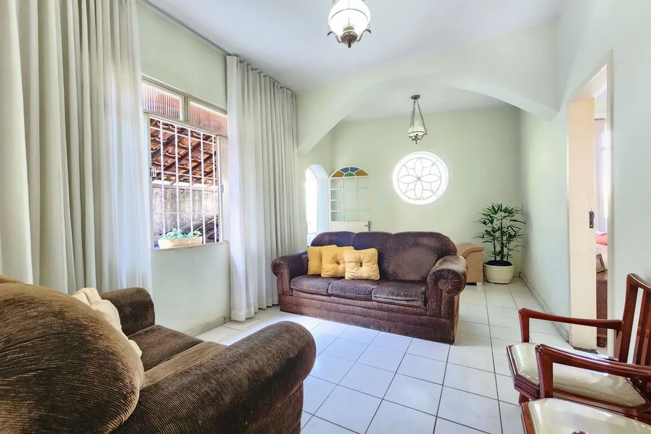 Casa à Venda - Concórdia, 5 Quartos, 300 m2 - Foto 2