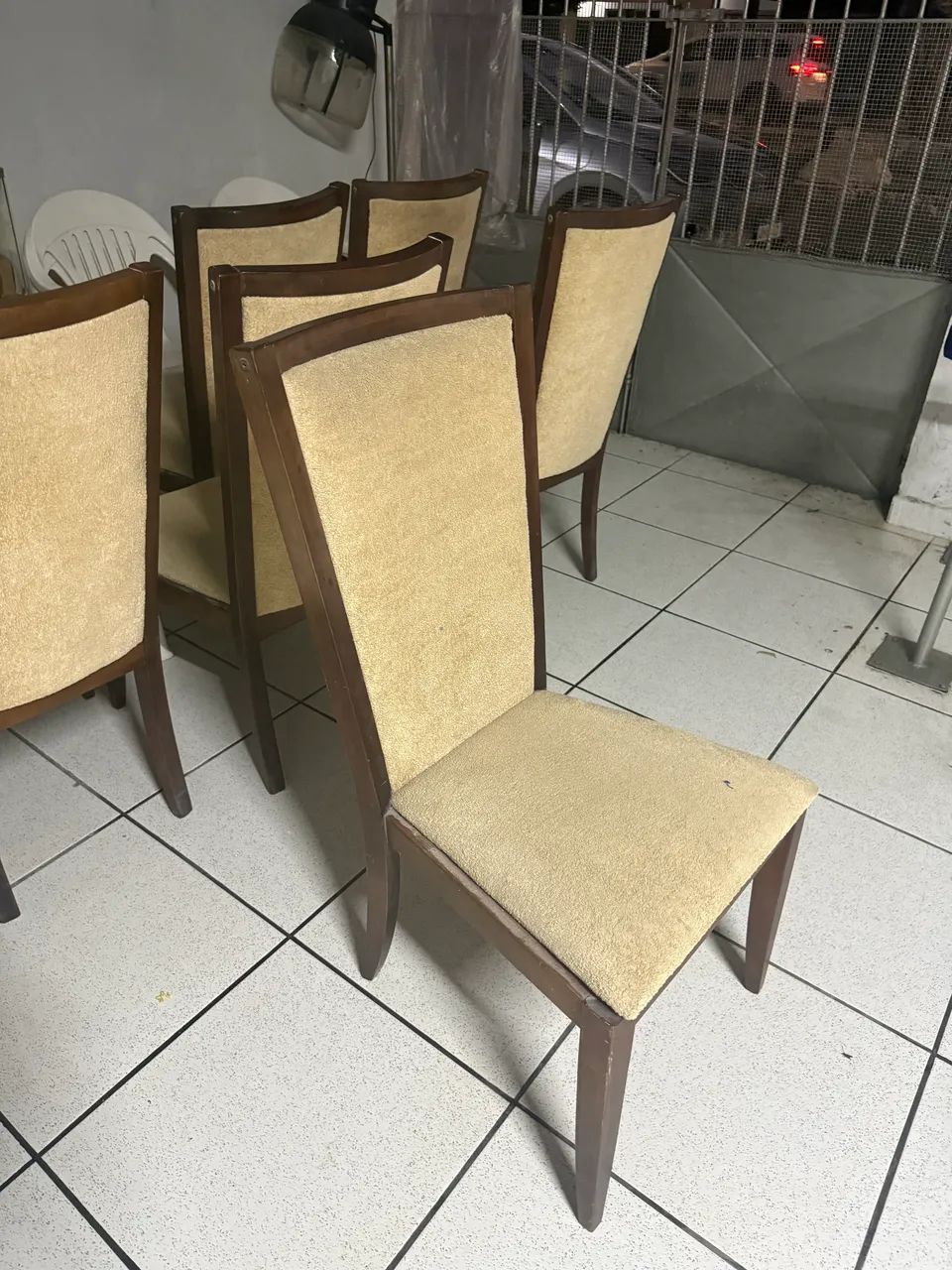 Cadeiras de madeira alcochoada