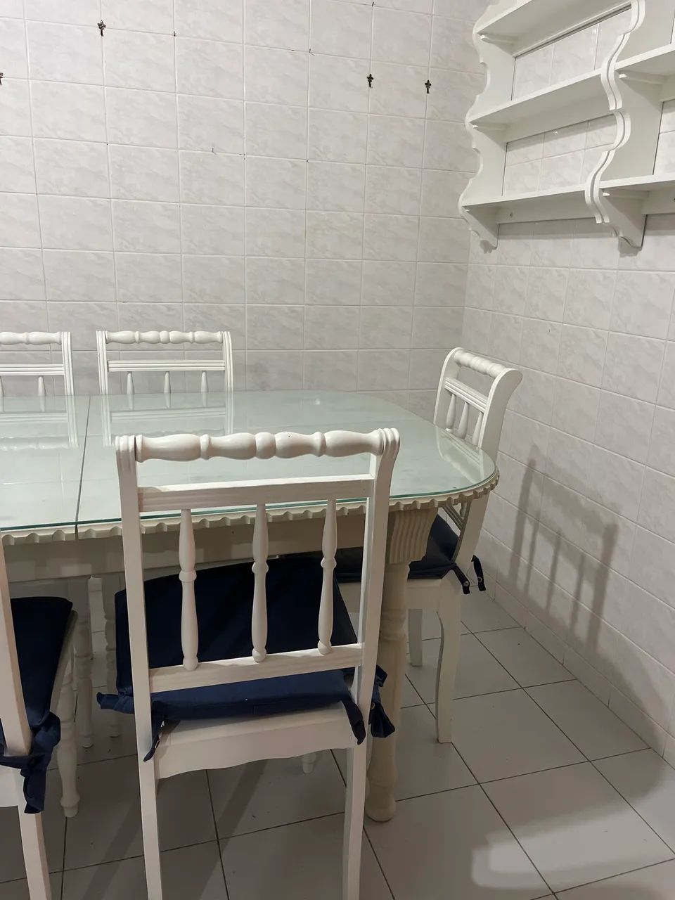 Mesa, cadeiras e estante  - Foto 3