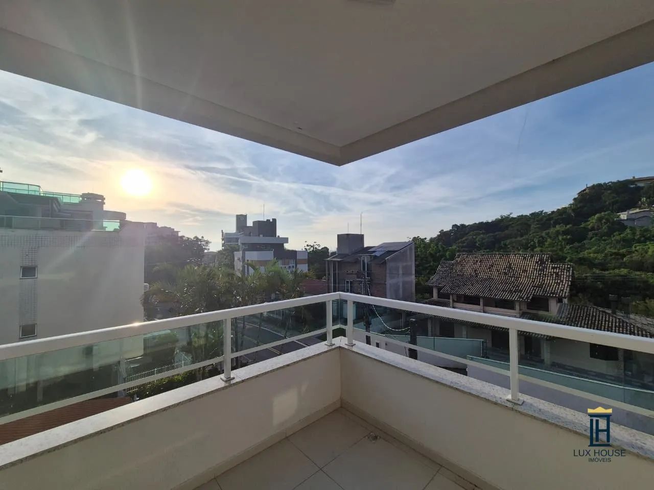 Apartamento 2 Suítes 200 do Mar em Jurerê - Locação Anual