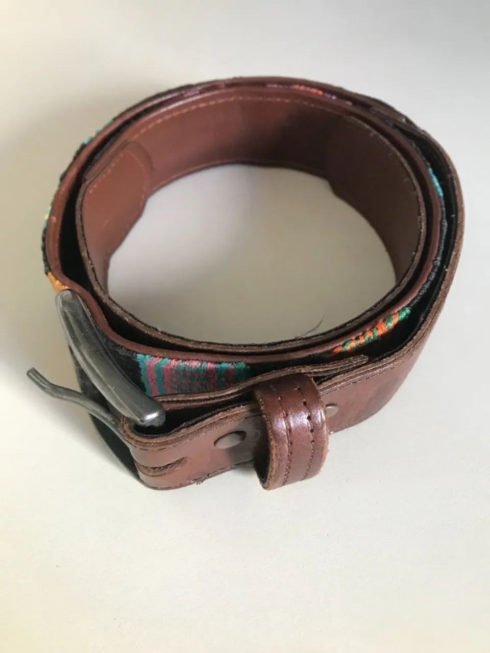 Cinto Em Couro Marrom Vintage Com Tecido Da Marca Abruzz