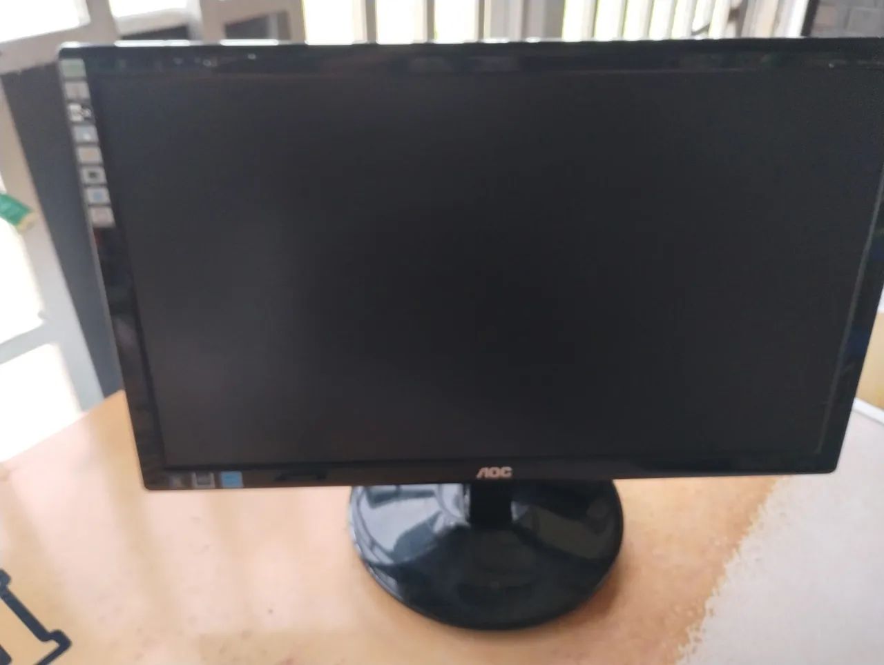Monitor AOC led 20 polegadas VGA dvi