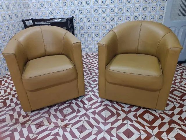 2 POLTRONAS EM ÓTIMAS CONDIÇÕES PARA SALA - Foto 2