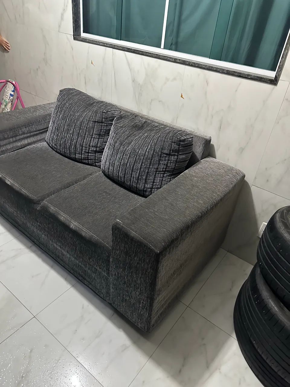 Sofá 2 Lugares Cinza - Muito Confortável e Bem Conservado - Foto 4