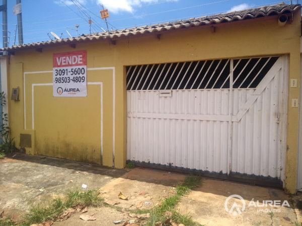 Casa com 3 quartos - Bairro Jardim Marques de Abreu em Goiânia