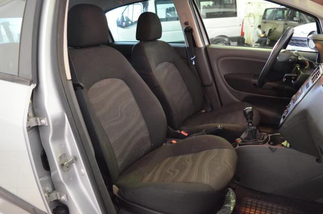 PUNTO 2011/2012 1.4 ATTRACTIVE ITALIA 8V FLEX 4P MANUAL - Foto 5