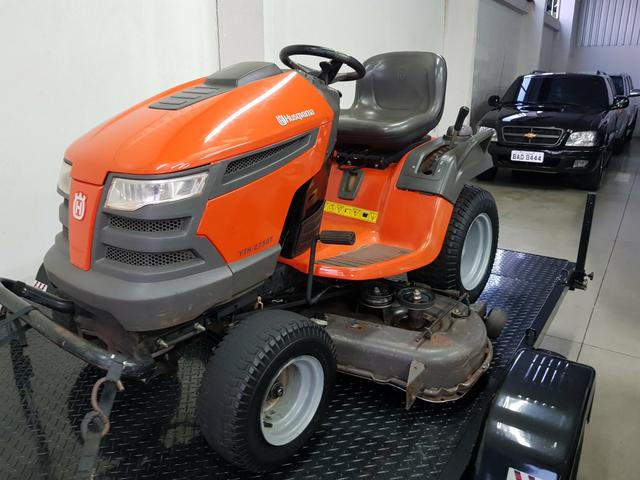 Trator husqvarna cortador grama