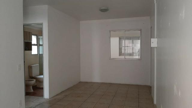 Kitnetão com Garagem e Sacada-Centro-Alugo - Foto 6
