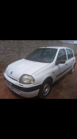 Clio - Foto 2