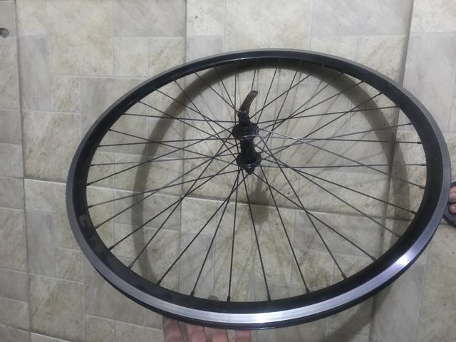 Roda aro 700 pouco rodada