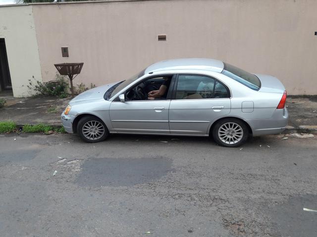Vendo honda Civic ar gelando manual cópia de chave funciona tudo - Foto 4