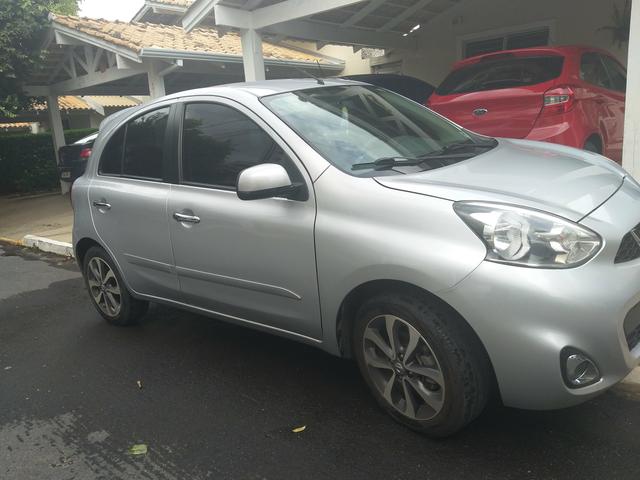 Nissan March automático