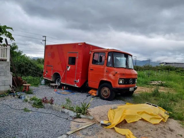 Kit De 2 Peças - 1 Caminhão Basculante + 1 Caminhão De Bebidas