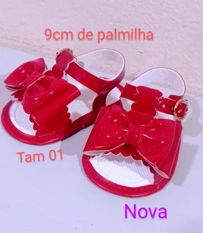 Sandália para bebê de 03 meses ou + olhar a medida na foto na cor vermelha 