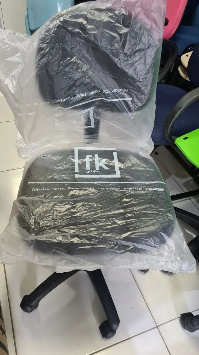 Cadeira giratória escritório injetada  - Foto 2