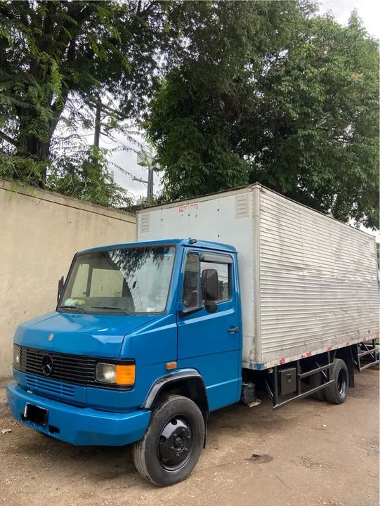 MB 710 Plus 2007 BAÚ 5,5m - Foto 2