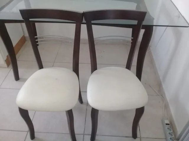 Mesa de Vidro com seis 6 cadeiras.65082647122561120