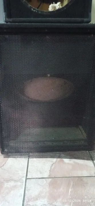 Caixa de som 18 polegadas e rack para equipamentos 