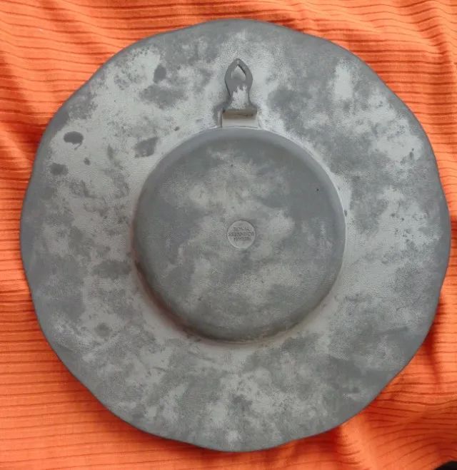Prato Vintage Royal Selangor de estanho gravado (Item para Colecionador ou Decoração)  - Foto 4