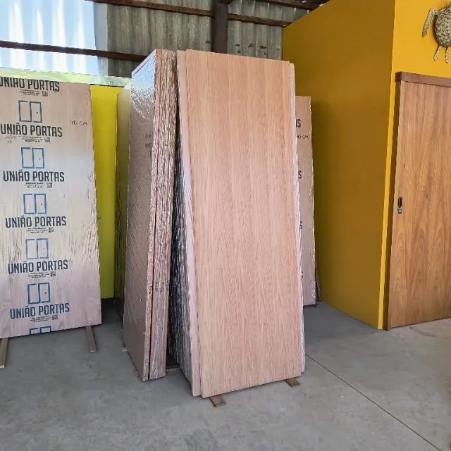 Kit Porta de correr completa incluindo Folha Lisa Jequitibá, Fechadura e Puxador Concha - Foto 5