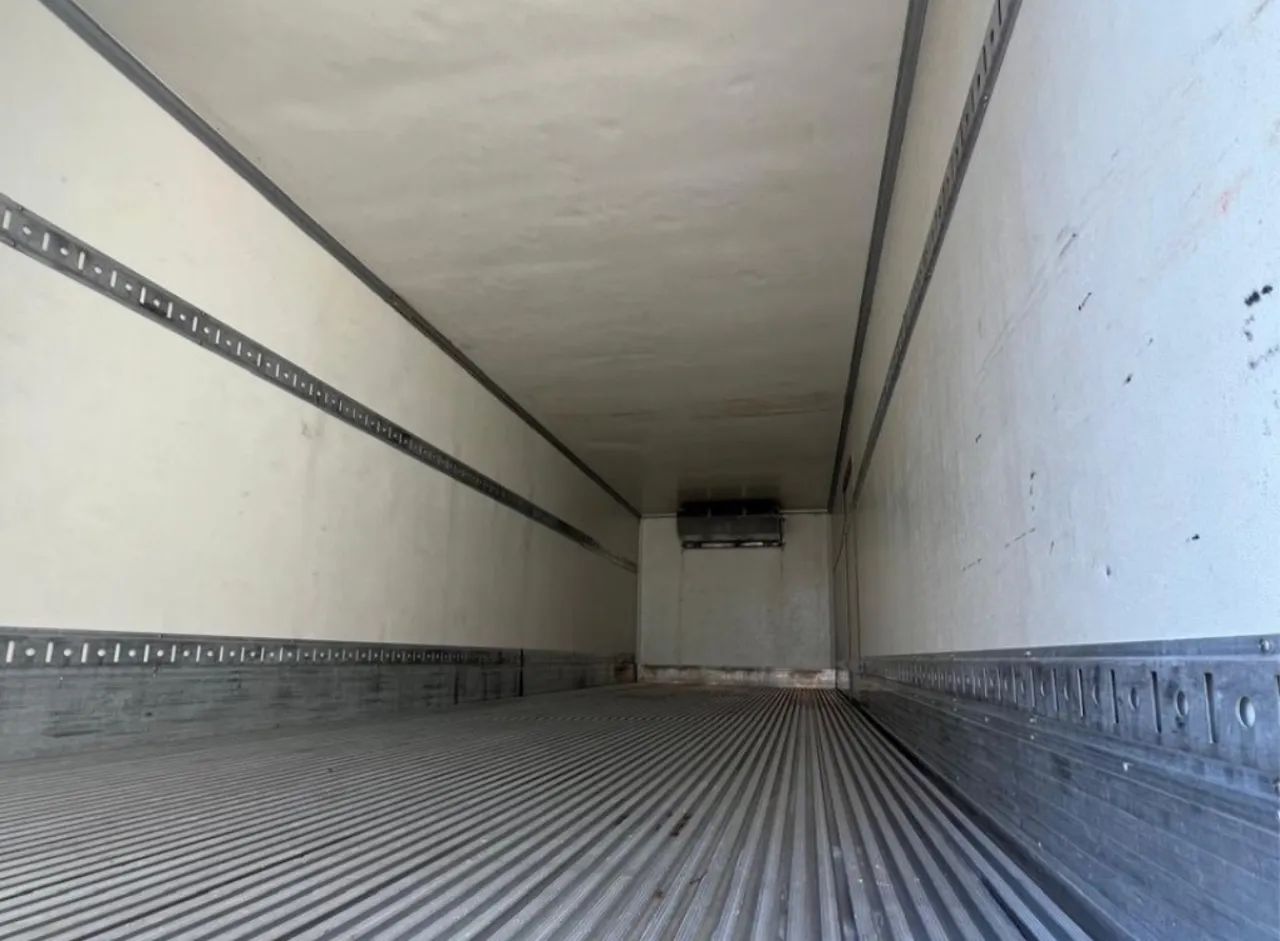 VW 24.280 ano 2022, 6x2 e baú refrigerado, em SP - Foto 4