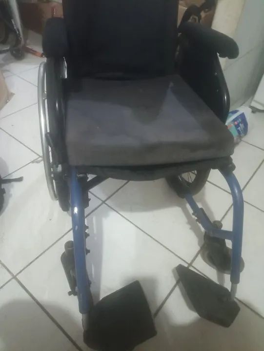 Cadeira de rodas ortobras conservada para cadeirante  - Foto 2