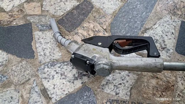 Bico de bomba de gasolina antigo  - Foto 4