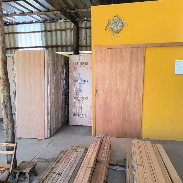 Kit Porta de correr completa incluindo Folha Lisa Jequitibá, Fechadura e Puxador Concha - Foto 3