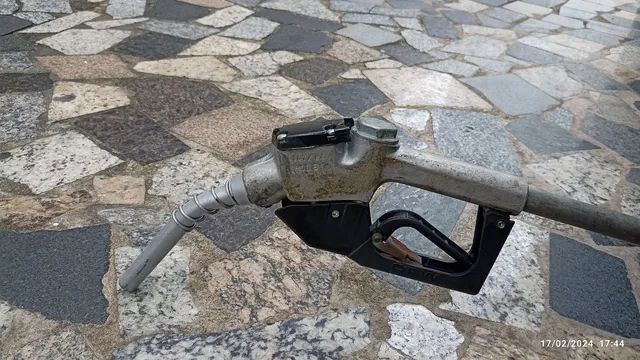 Bico de bomba de gasolina antigo  - Foto 2