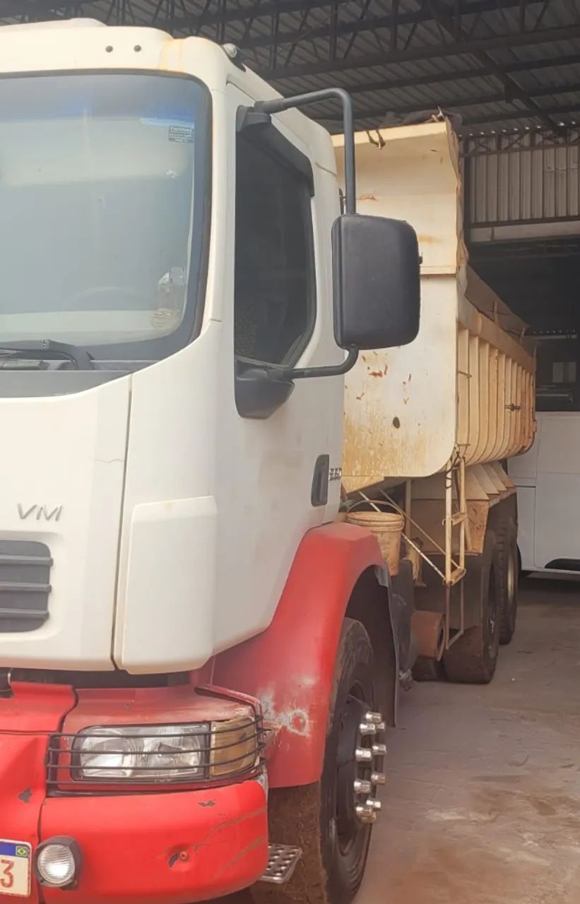 VENDO VOLVO VM 260 - 6 X 4 - Foto 2